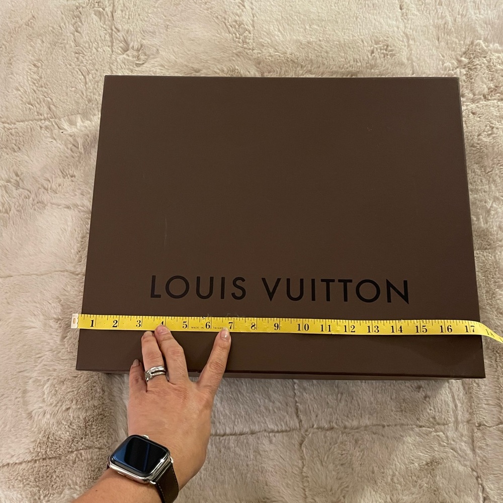 Auth Louis Vuitton Large Box - Picture 11 of 11